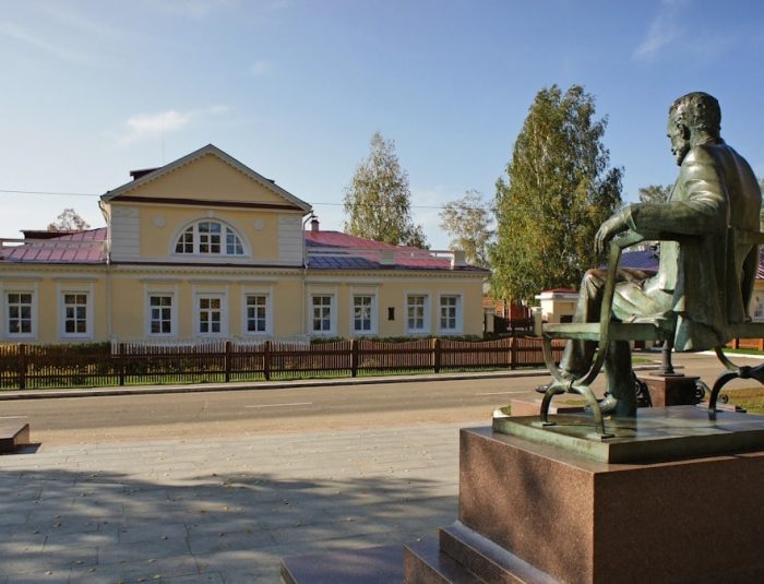 Monument to Pyotr Tchaikovsky near the house-museum in the city of Votkinsk. The monument to P.I. Tchaikovsky was erected in 1989 near the composer's estate. Sculptor Oleg Konstantinovich Komov. Architect N. Komova.
